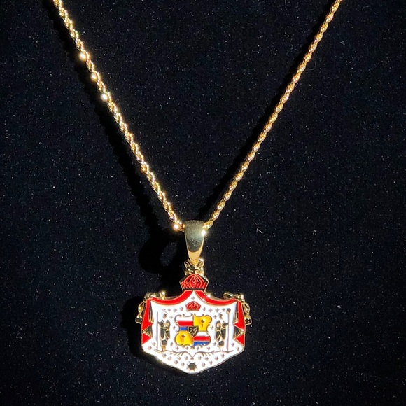 14k Hawaiian Coat of Arms Pendant Necklace Set 2mm - Picture 7 of 13